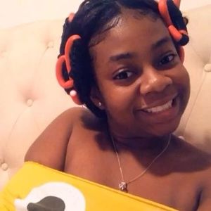 Meet your Posher, Monique